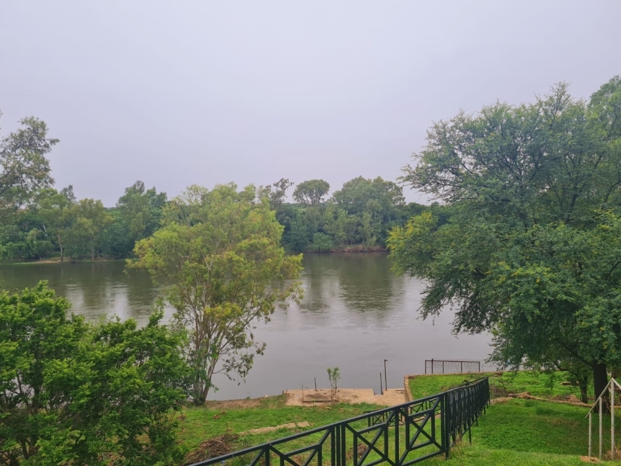 Commercial Property for Sale in Lindequesdrif North West